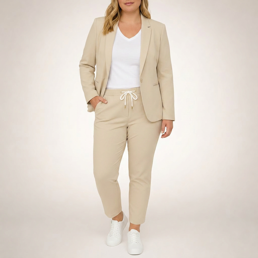Eva | Loose Suit Set with a Sporty Accent